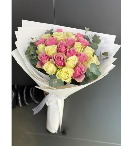 25 PEMBE & BEYAZ GÜL DEMETİ